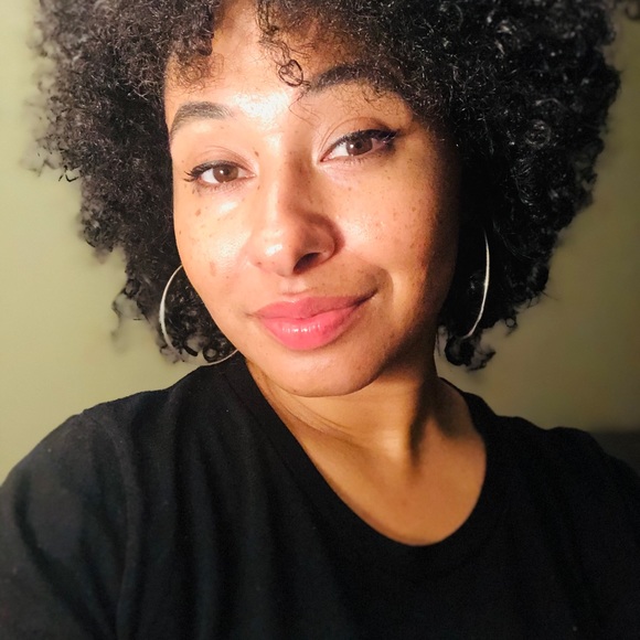 Meet your Posher, Shellanee - Picture 1 of 1